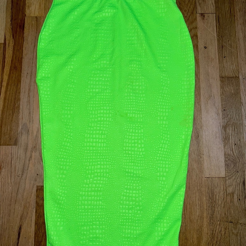 Boohoo Green Ribbed Midi Pencil Skirt for Night Out - Picture 3 of 4